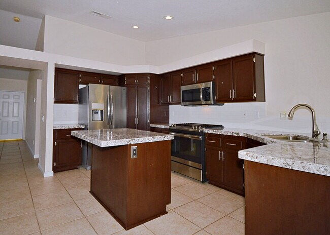 Building Photo - 3-Bedroom Home, Large backyard  & Pets Welcome