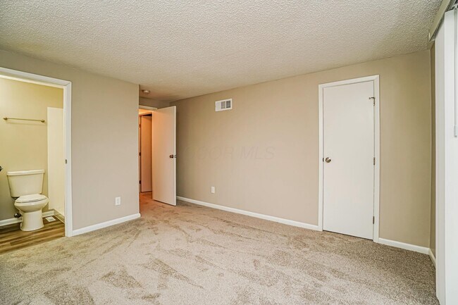 Building Photo - 6464 Firethorn Ave