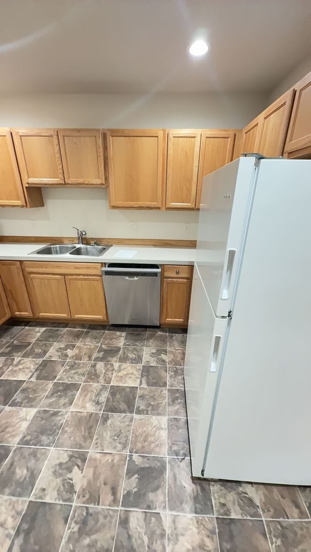 Building Photo - AVAILABLE NOW! 4 bed/2 bath House with Den...