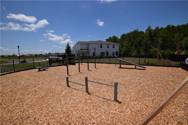 Building Photo - Like New 4/3 Townhome in Gated Community W/ Community Pool