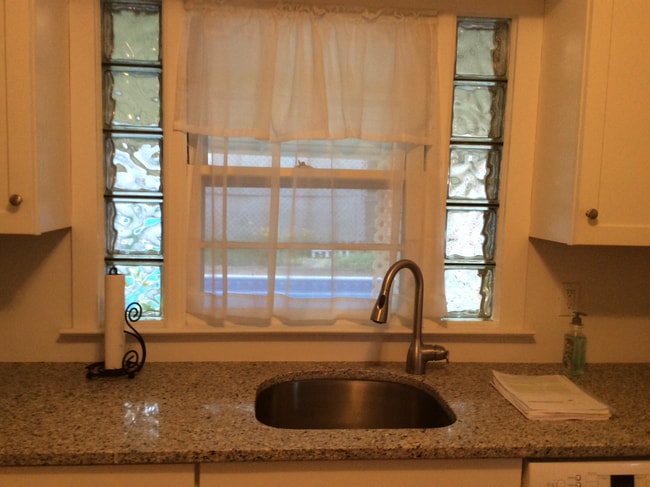 Building Photo - 612 4th Ave