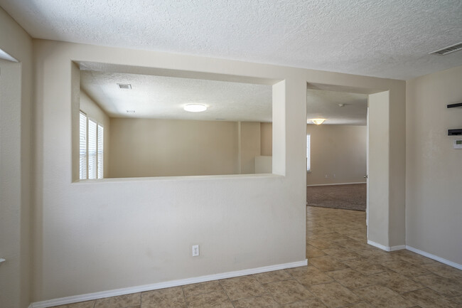 Building Photo - 6451 Shiprock Ct NE
