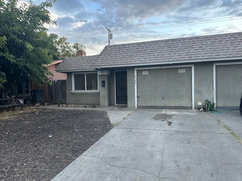 Primary Photo - 2740 Mendonca Dr