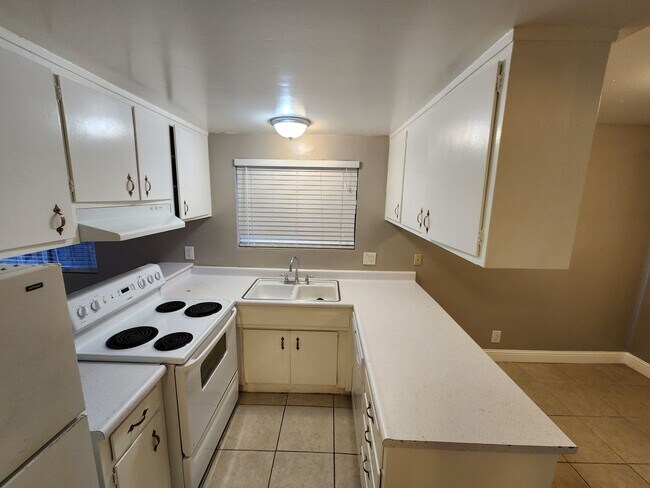 Building Photo - 2010 18th St