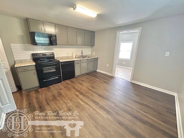 Kitchen - Additional View - 406 W Clay St