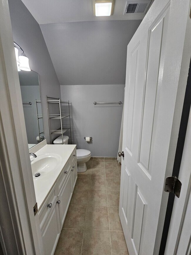 Building Photo - Welcome Home to Comfort and Style in North Charleston, SC!