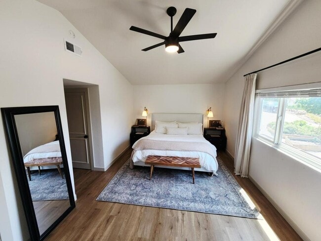 Building Photo - 479 Merida Dr