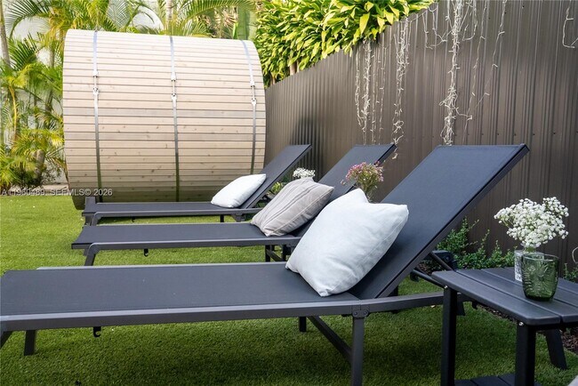 Building Photo - 509 NE 64th St