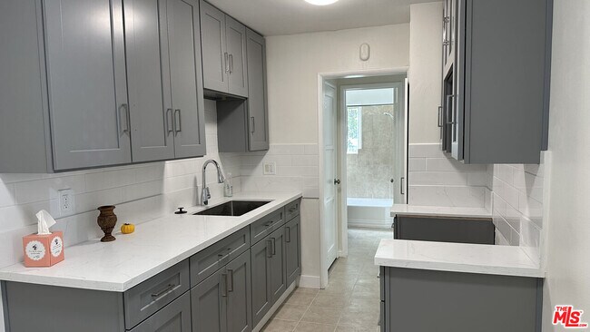 Primary Photo - 11225 Emelita St