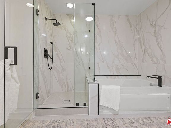 Building Photo - 1130 Flower St