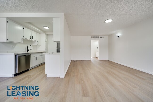 Building Photo - 14634 Magnolia-204B