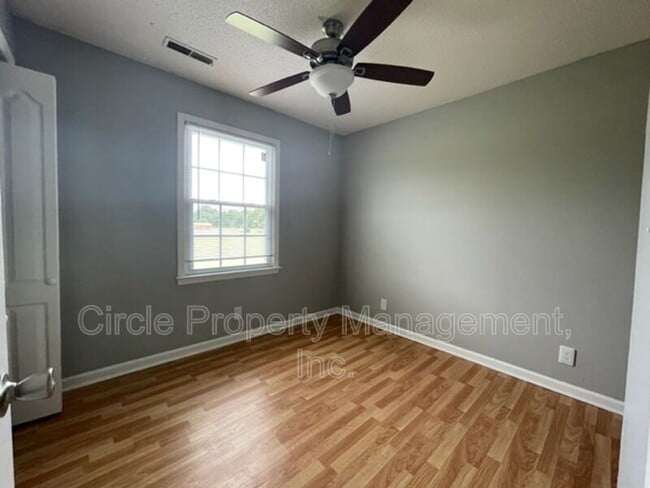 Building Photo - 111 Claybill Dr