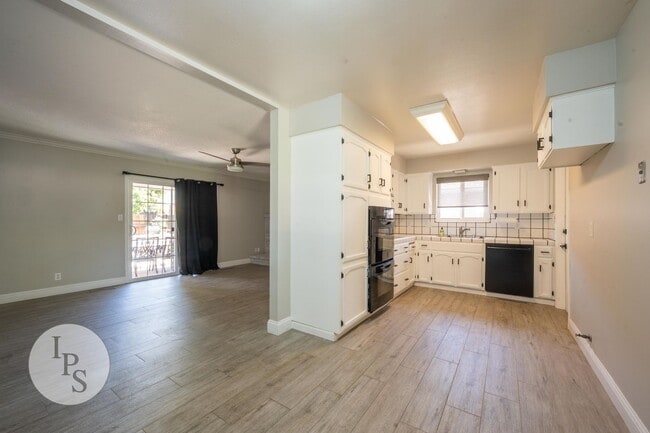 Building Photo - 6536 N Woodrow Ave