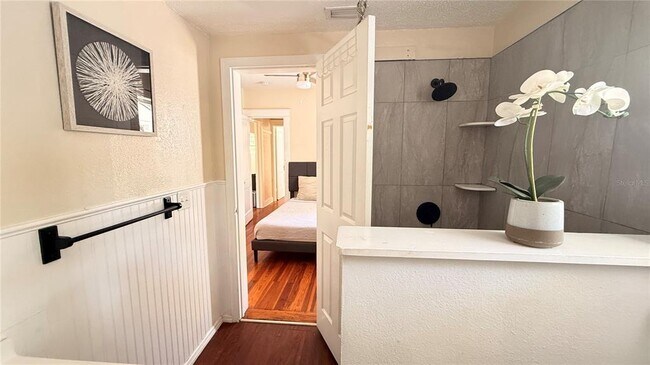 Building Photo - 905 Jones St