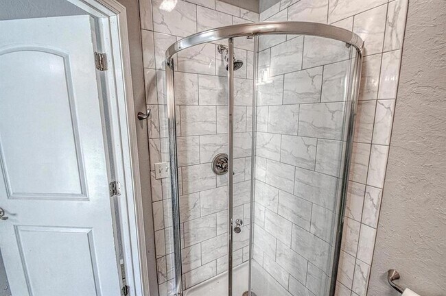 Building Photo - 1428 Lindale Ave