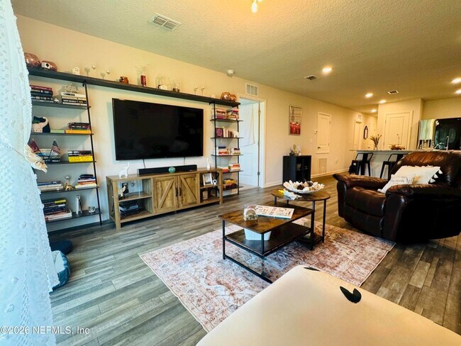 Building Photo - 45287 Red Brick Dr