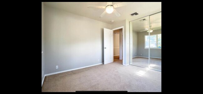 Building Photo - 70 Noolu St