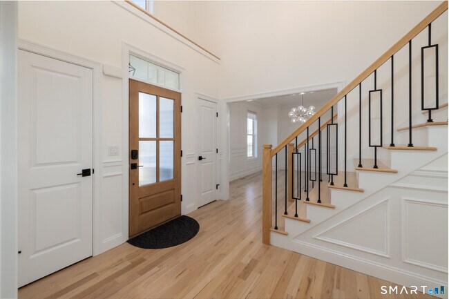 Building Photo - 112 Stallion Dr