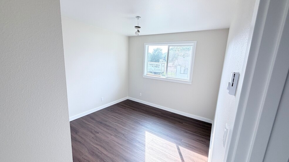 Building Photo - 10031 N Sunview Ln