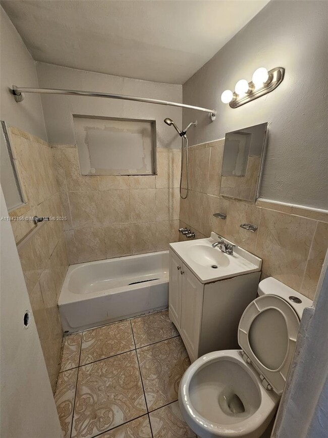 Building Photo - 3 bedroom in North Miami FL 33161