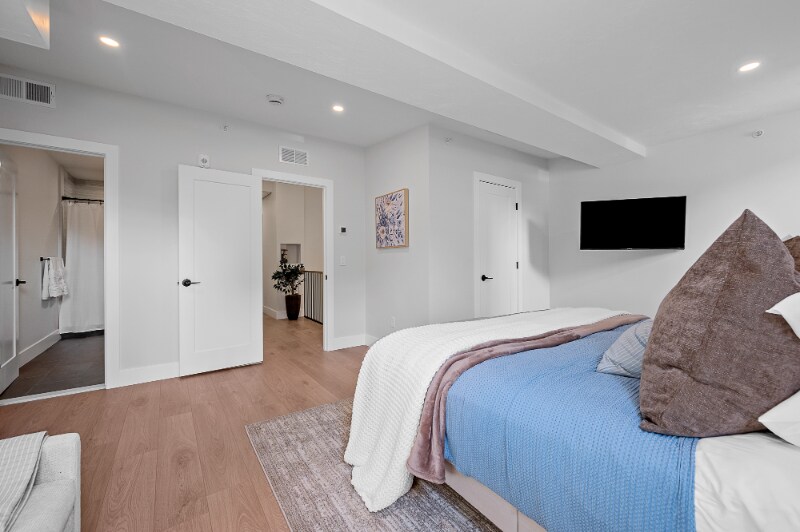 Building Photo - 416 Main St