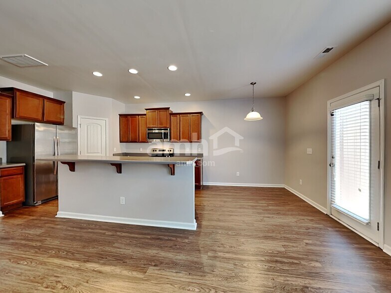 Building Photo - 4489 Middletown Dr