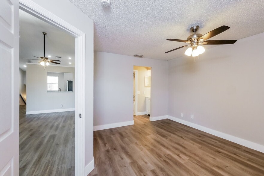 Building Photo - 2531 NW 56th Ave