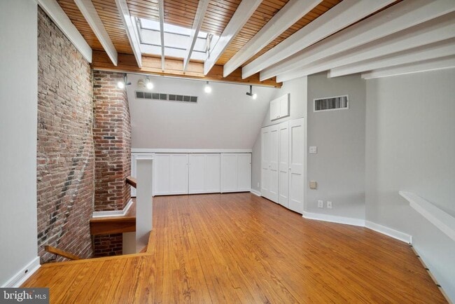 Building Photo - 712 Addison St