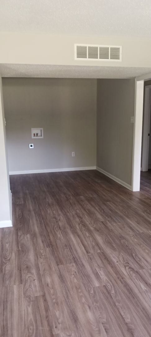 Building Photo - 433 Meadowlark Dr