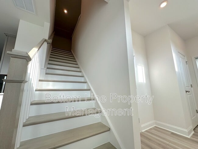 Building Photo - 2938 Clyde Dr