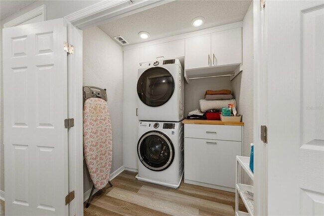 Building Photo - 445 Silverbell Trl