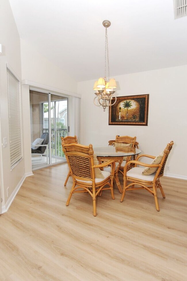 Building Photo - OFF-SEASON 2026 : 2 Bedroom 2 Bath Furnished Rental in Vanderbilt Lakes