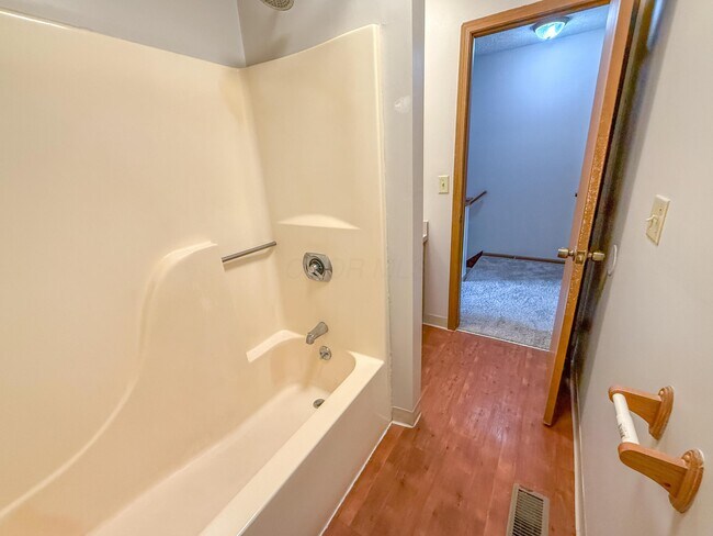 Building Photo - 635 Pebble Pl Dr