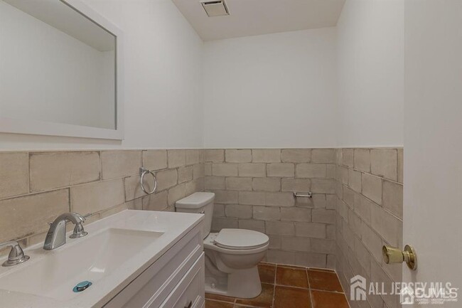 Building Photo - 29 Sandpiper Dr