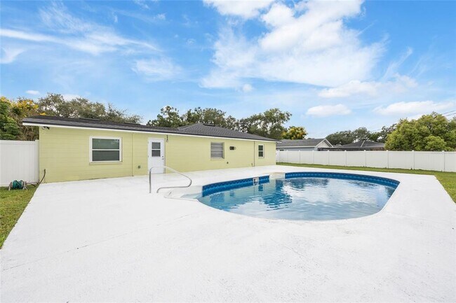 Building Photo - 934 Point View Ln
