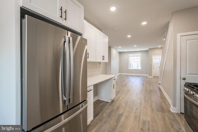 Building Photo - 833 N Markoe St