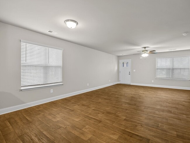 Building Photo - Charming two bedroom two and a half bathroom ready for you to call home!