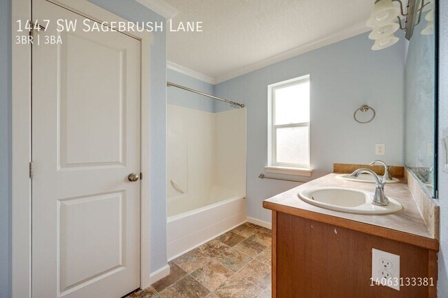 Building Photo - 1447 SW Sagebrush Ln