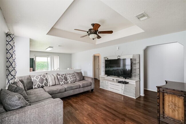 Building Photo - 16530 Peyton Ridge Cir