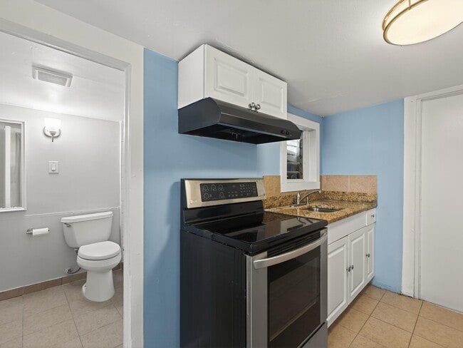 Building Photo - 964 W Lakewood Rd