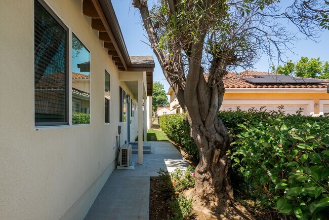 Building Photo - 2 Bed | 2 Bath | Alhambra School District