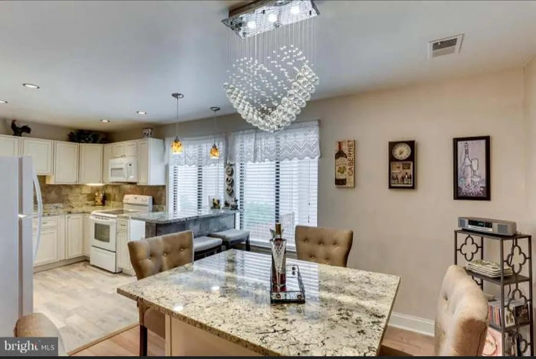 Building Photo - 8723 Ridge Hollow Ct