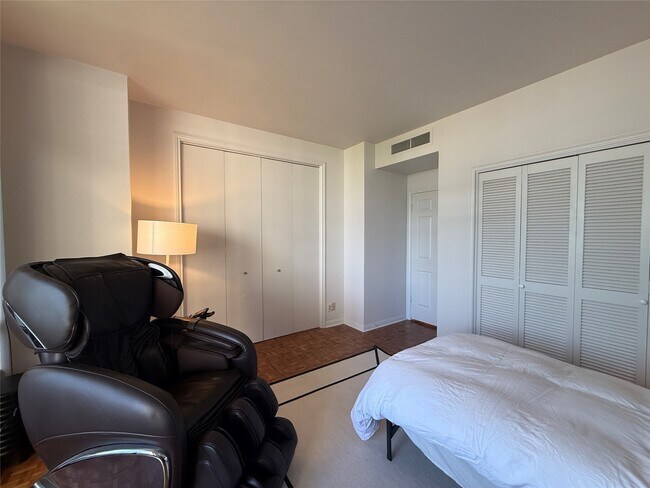 Building Photo - 15 Greenway Plz