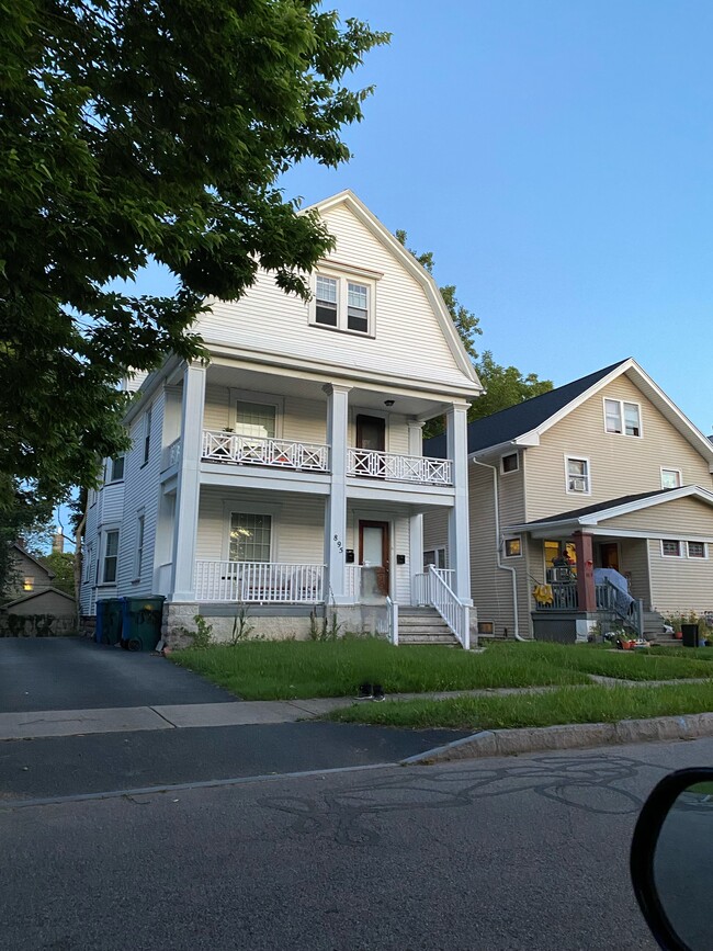 Primary Photo - 895 Woodbine Ave