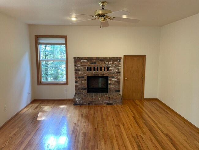 Building Photo - Escape to the Serene Beauty of Vineyard Mo...