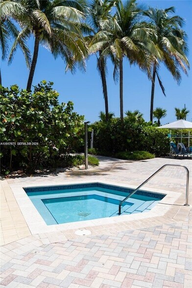 Building Photo - 6515 Collins Ave