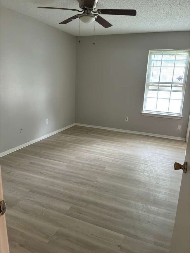 Building Photo - 5636 Pathway Cir