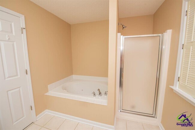 Building Photo - 122 Emberly Ln