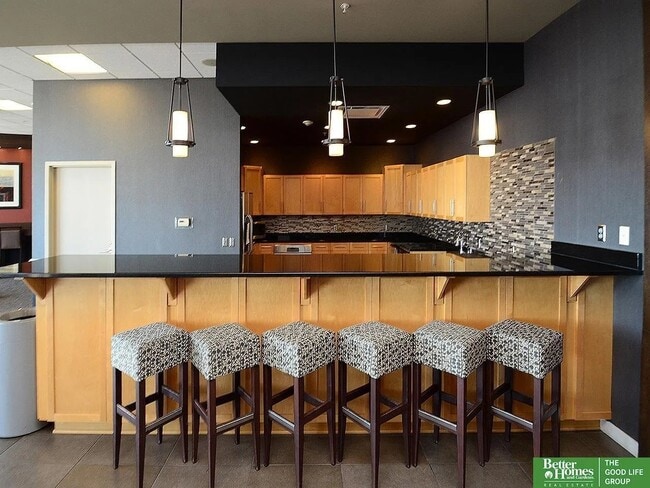 Building Photo - 200 S 31st Ave