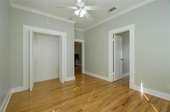 Building Photo - 307 Walnut Dr E